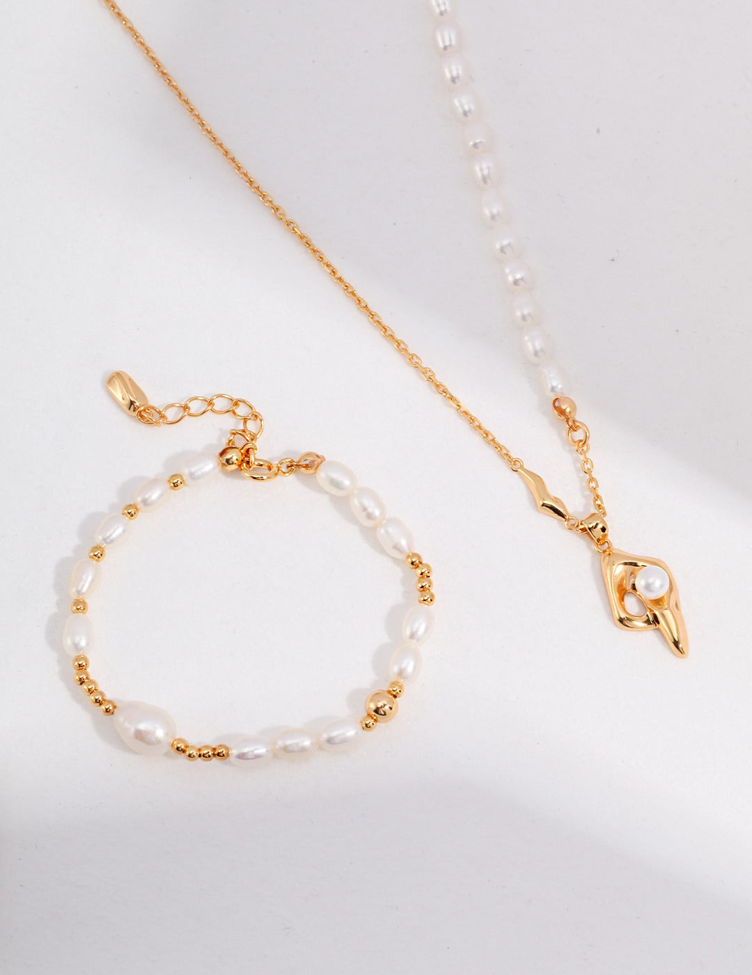 Irregular Shapes Freewater Pearl Bracelet